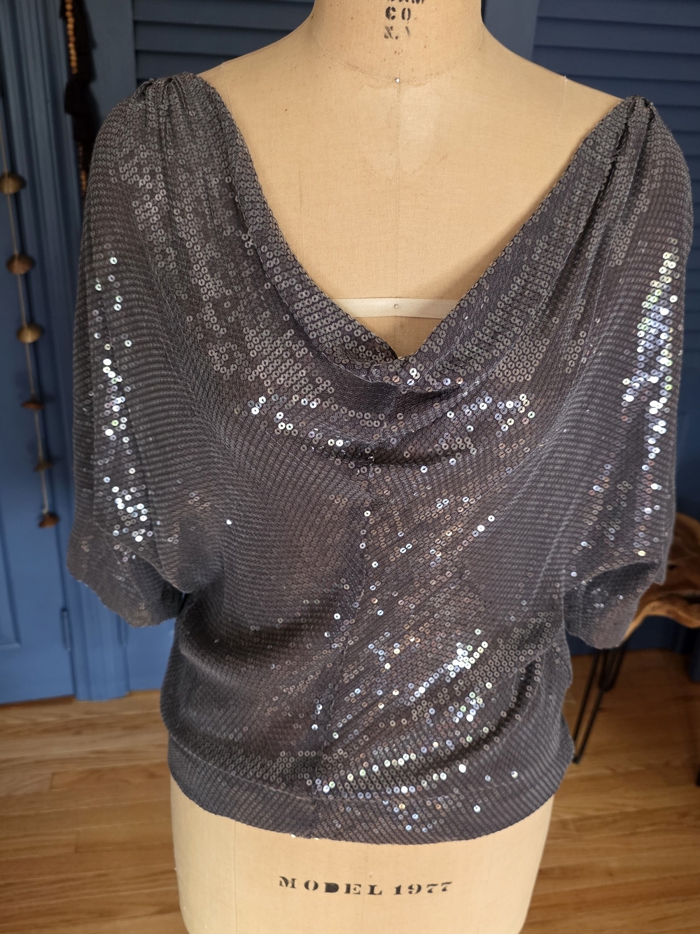 Pristine Robert Rodriguez 100% Silk Sequin Cowl Neck Top Size 8
